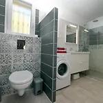 B&B Sous Les Pins Et D'hotes 라론드레모레