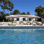 Sous Les Pins Et D'hotes 4*