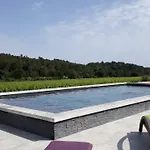 Sous Les Pins Et D'hotes B&B