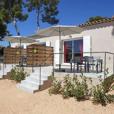 Sous Les Pins Et D'hotes
