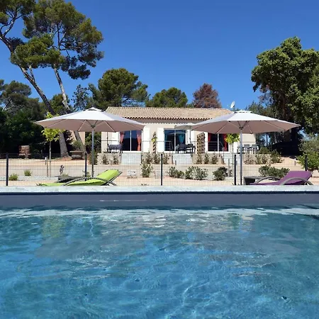 Sous Les Pins Et D'hotes 4*