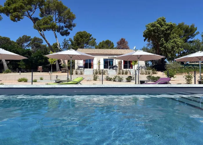 Sous Les Pins Et D'hotes 4*