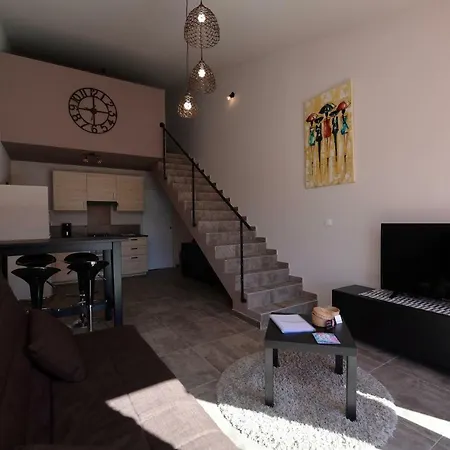 Sous Les Pins Et D'hotes Bed & Breakfast