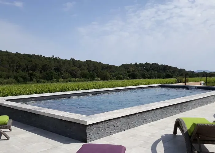Sous Les Pins Et D'hotes Bed and Breakfast