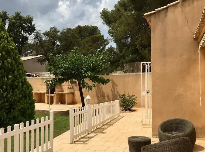 Sous Les Pins Et D'hotes Bed and Breakfast 4*