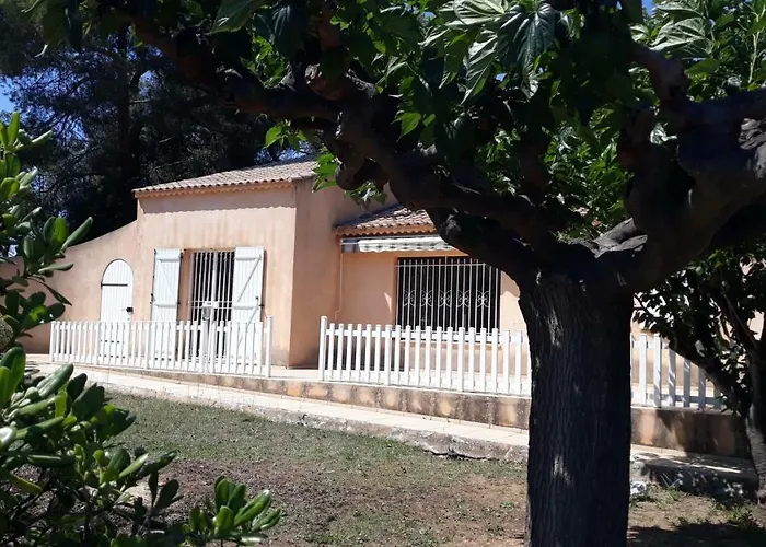 Sous Les Pins Et D'hotes Bed and Breakfast La Londe-les-Maures
